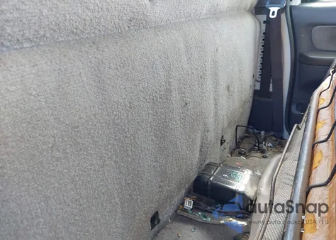 1999 Nissan Frontier Xe z USA, uszkodzony, nr VIN 1N6DD21S8XC318584